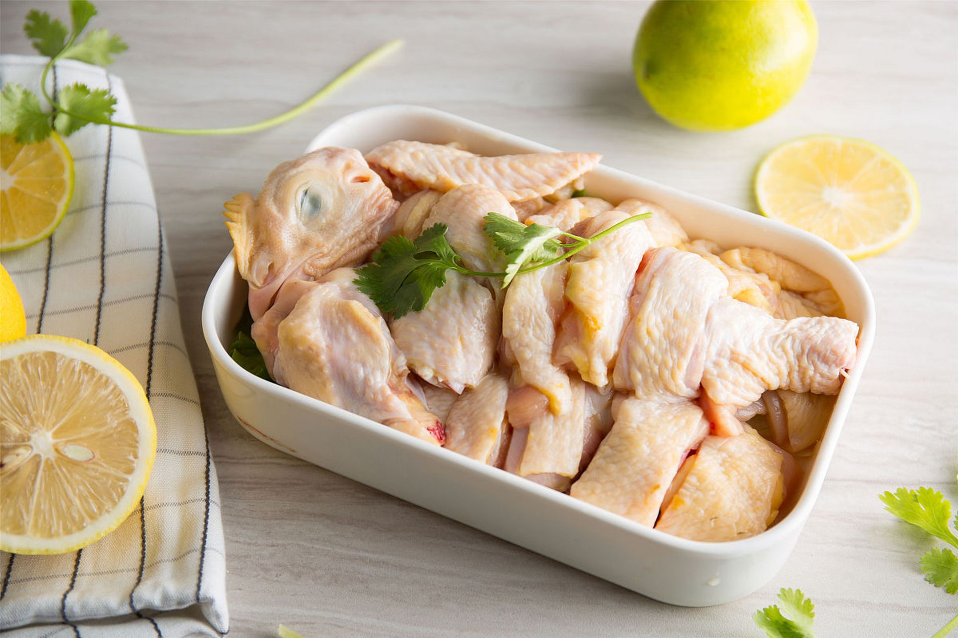 广东清远鸡是中国地理标志产品,因其肉质细嫩,味道鲜美而闻名于世.