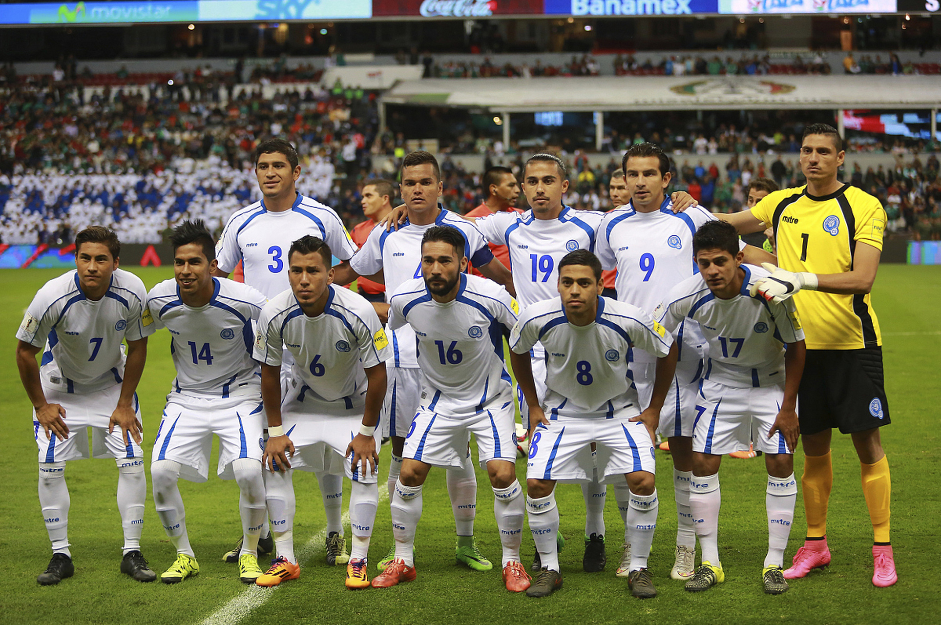 昨晚,在北美足球赛场上演了一场激烈对决,墨西哥国家队以2-1力克