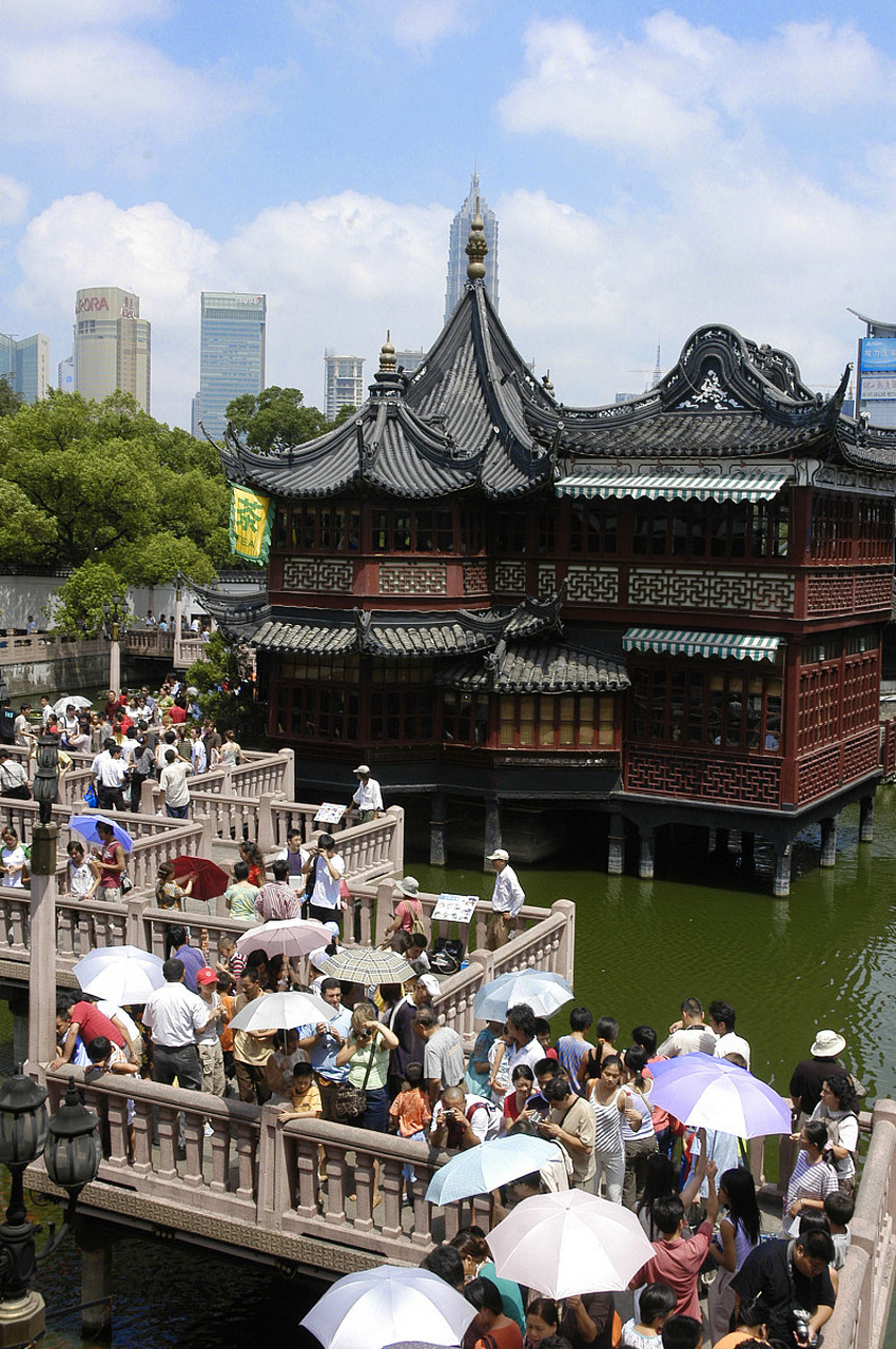 想要品味古色古香的茶楼,感受上海的历史文化,湖心亭茶楼绝对是一个不