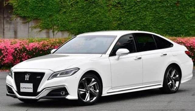 15代皇冠正式亮相,全面升级,比宝马5系帅气,车友:值得期待