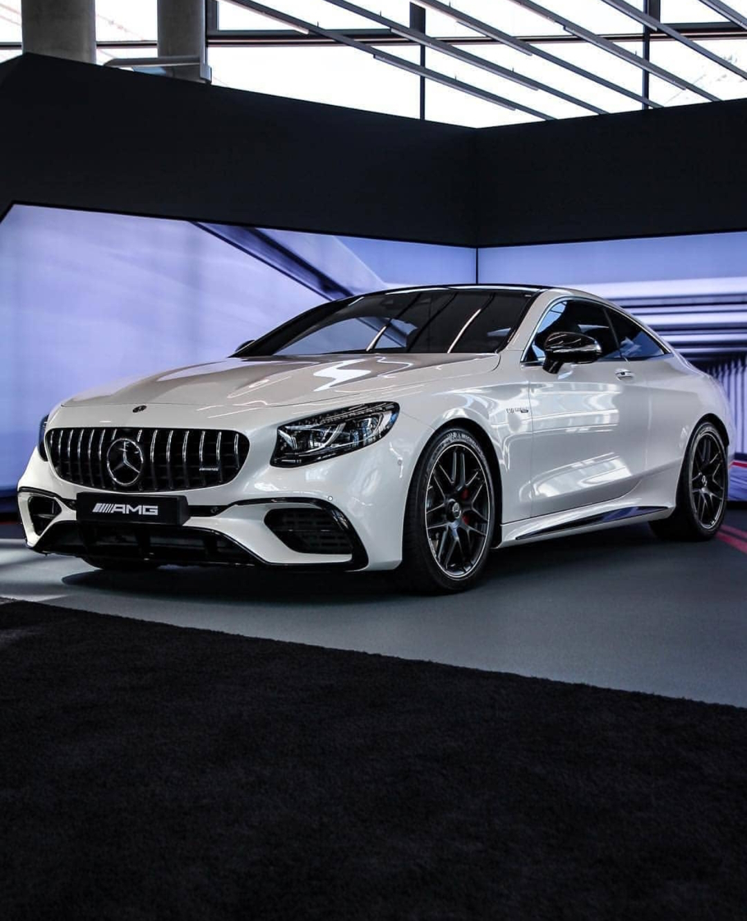 考虑宝马8系还是它?奔驰amg s63是你喜欢的那款