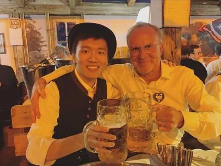 两大巨头同框!张康阳ins晒鲁梅尼格合影