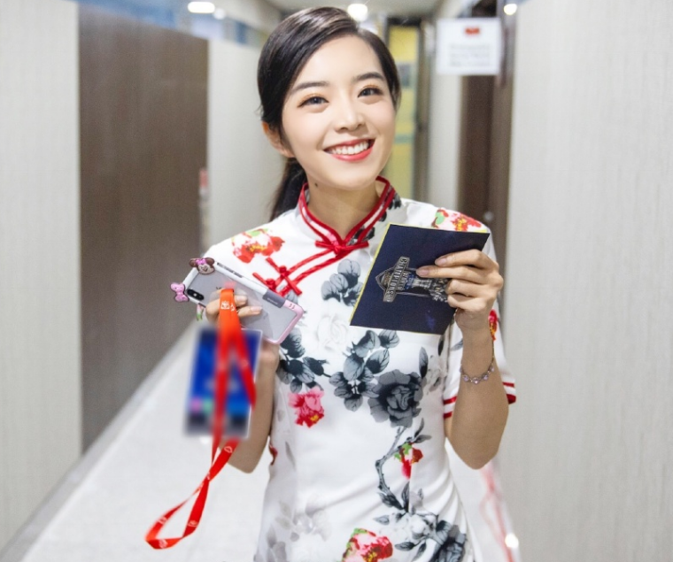 lol:余霜阿姨又胖了,赛后采访暴露大粗腿,减肥起了副作用?