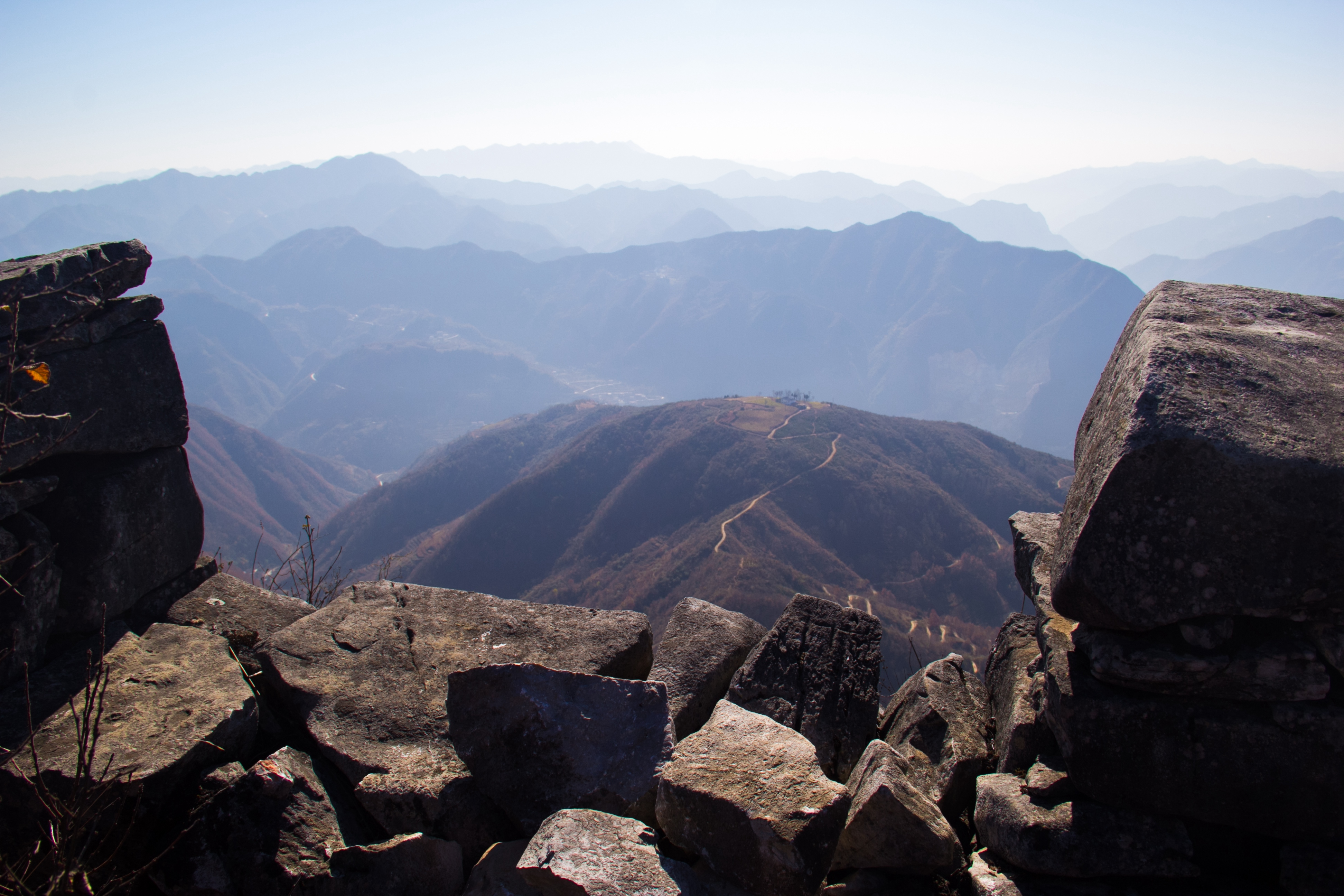 行走秦岭:发现古山寨,尚能看到哨口,炮台等遗迹