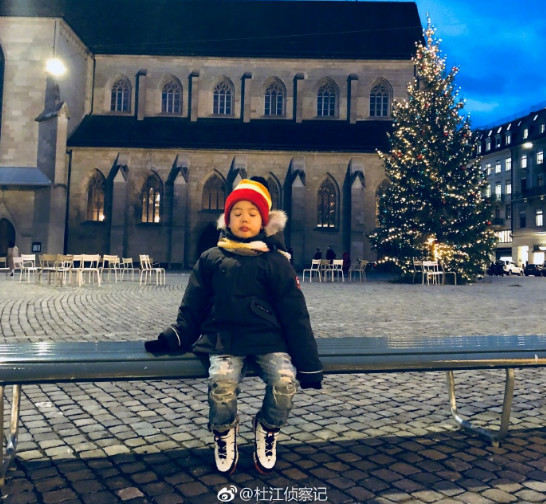 杜江嗯哼又耍宝!搞怪父子晒互拍照,嗯哼的表情亮了!