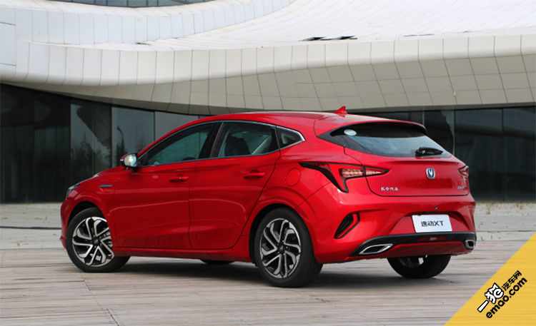 要操控,就选"它" 试长安第二代逸动 xt