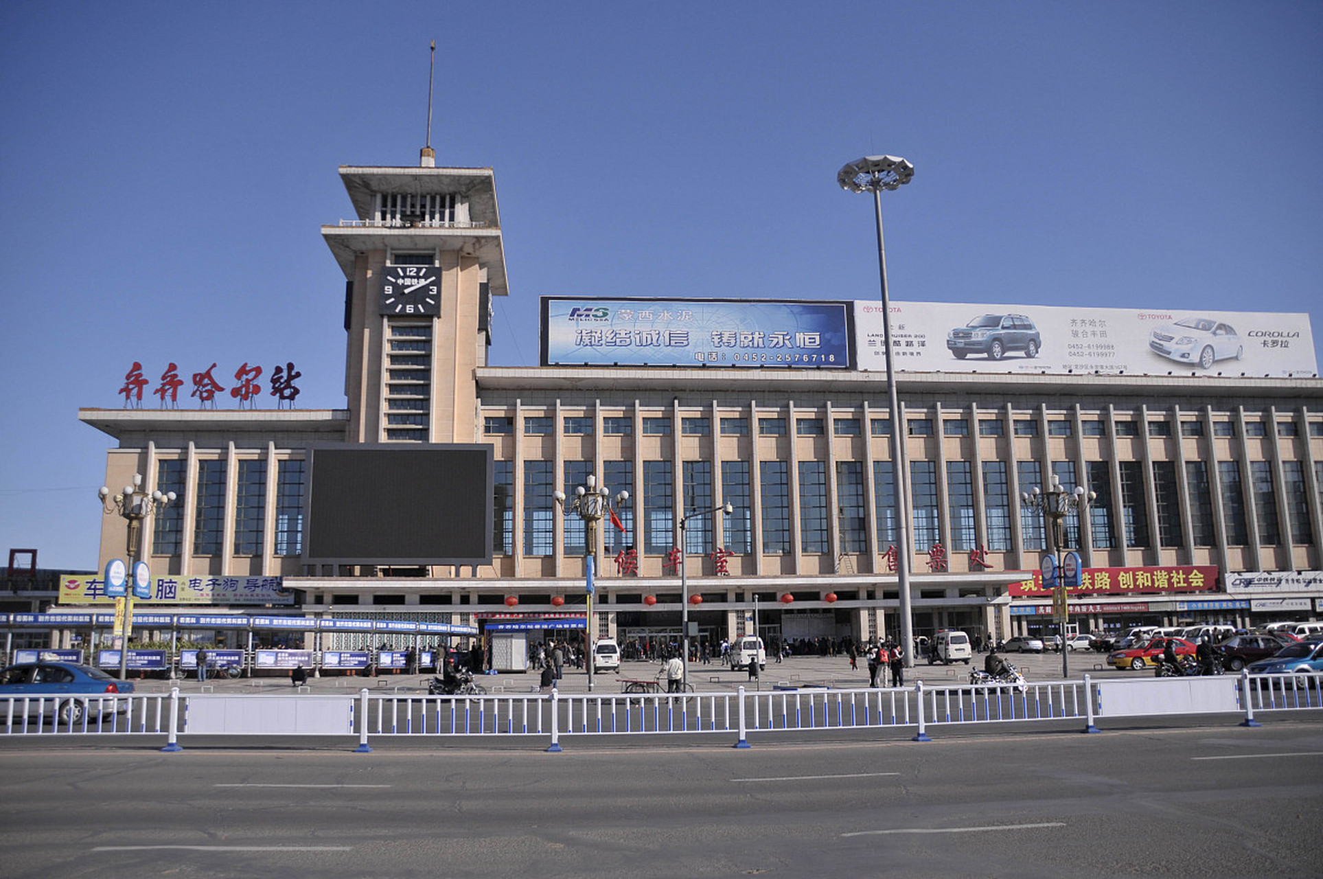 齐齐哈尔体育馆坍塌致11人丧生,最后一名被困学生已搜救到,已无生命