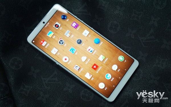 ""漂亮的不像实力派"!纯白色限量版坚果pro2图赏"