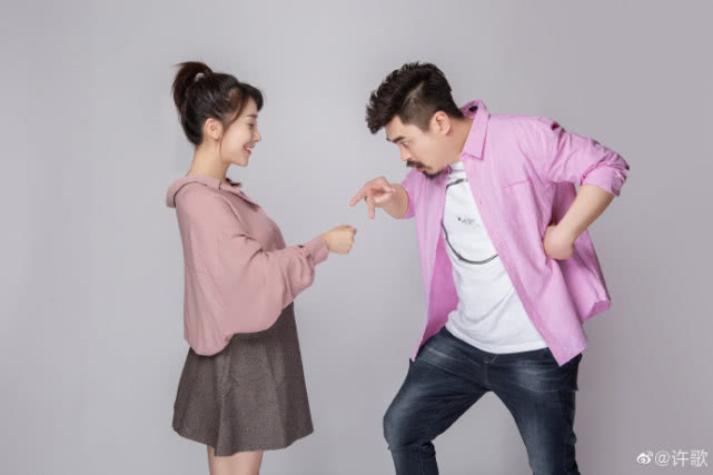 女星许歌秘婚2周年首晒与老公同框照,公布怀孕喜讯:我们仨