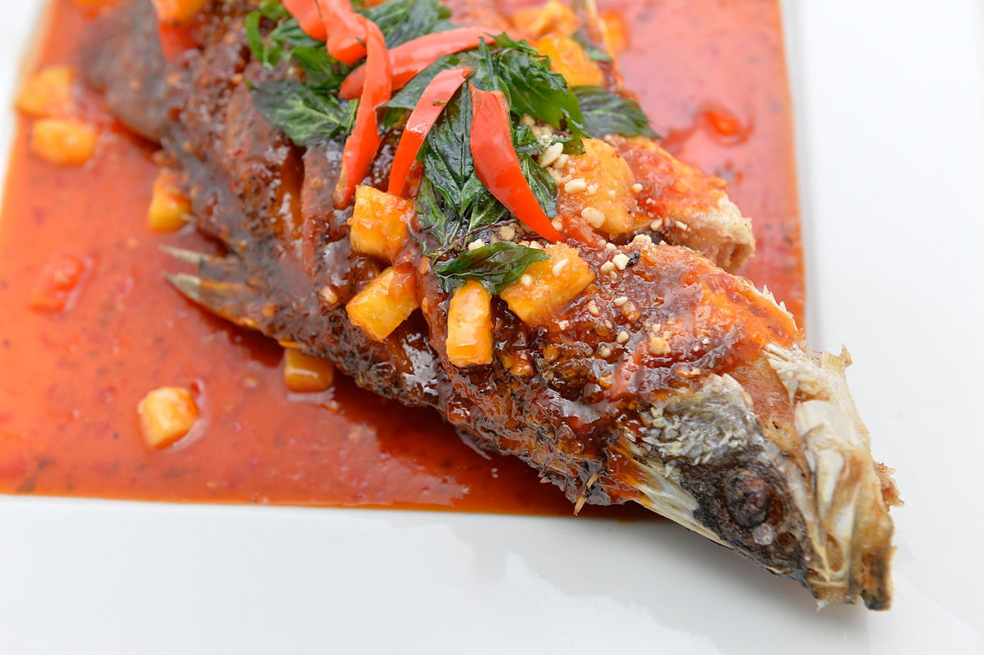 只需几步,一道鲜美无比的阳朔啤酒鱼就能端上你的餐桌啦!