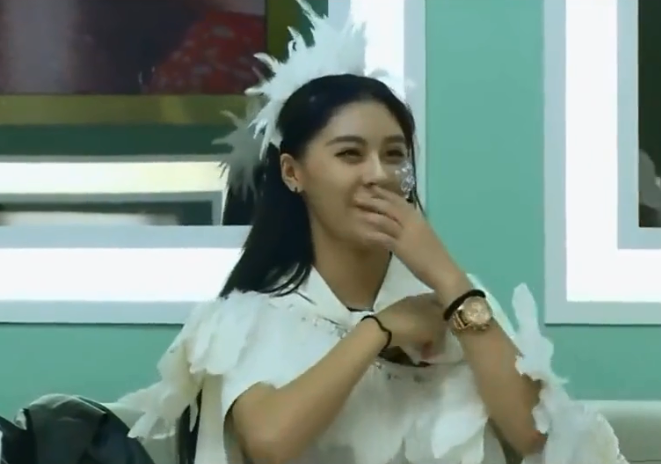 变形记:杨馥宇出场自带仙气,惊艳众人,给闺蜜讲自己的变形故事