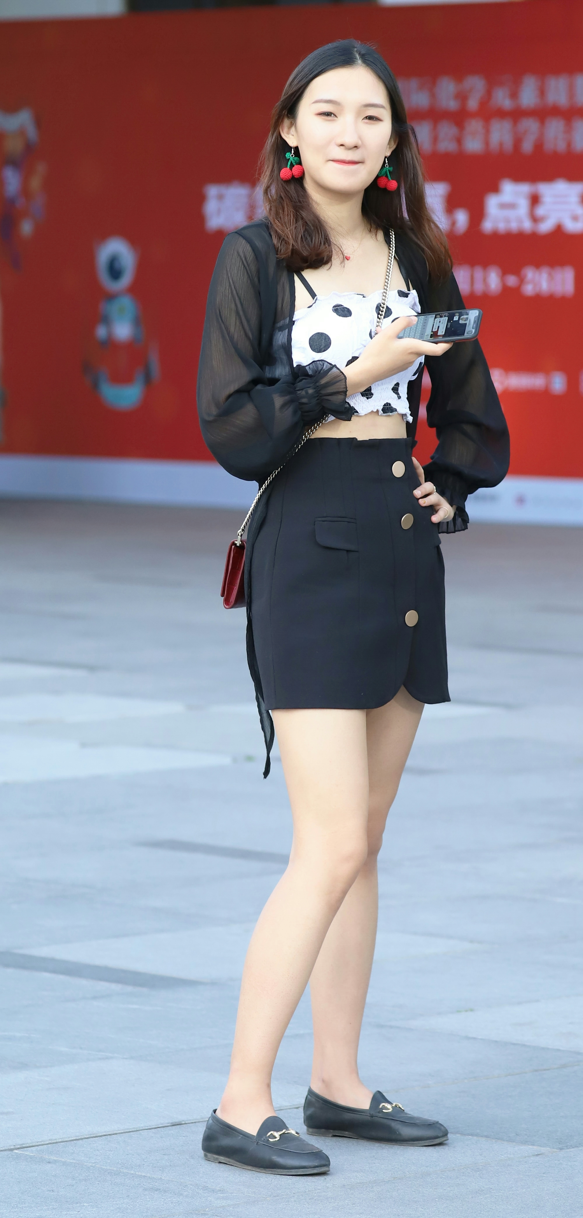 街拍:周末北京街头的时尚女孩们都是怎么穿搭的?