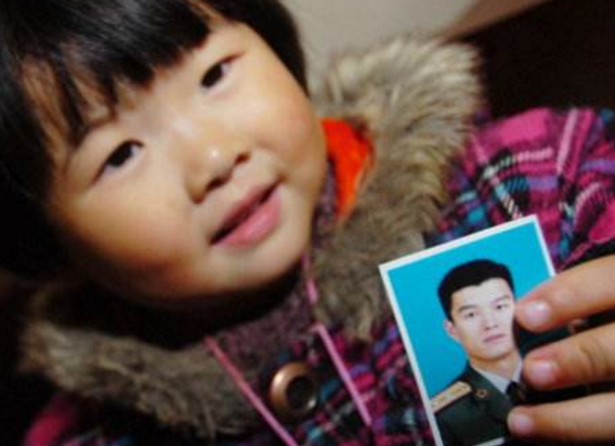 "烈士遗孀"叶庆华:特招入伍,丈夫为救轻生"失恋女"而牺牲!