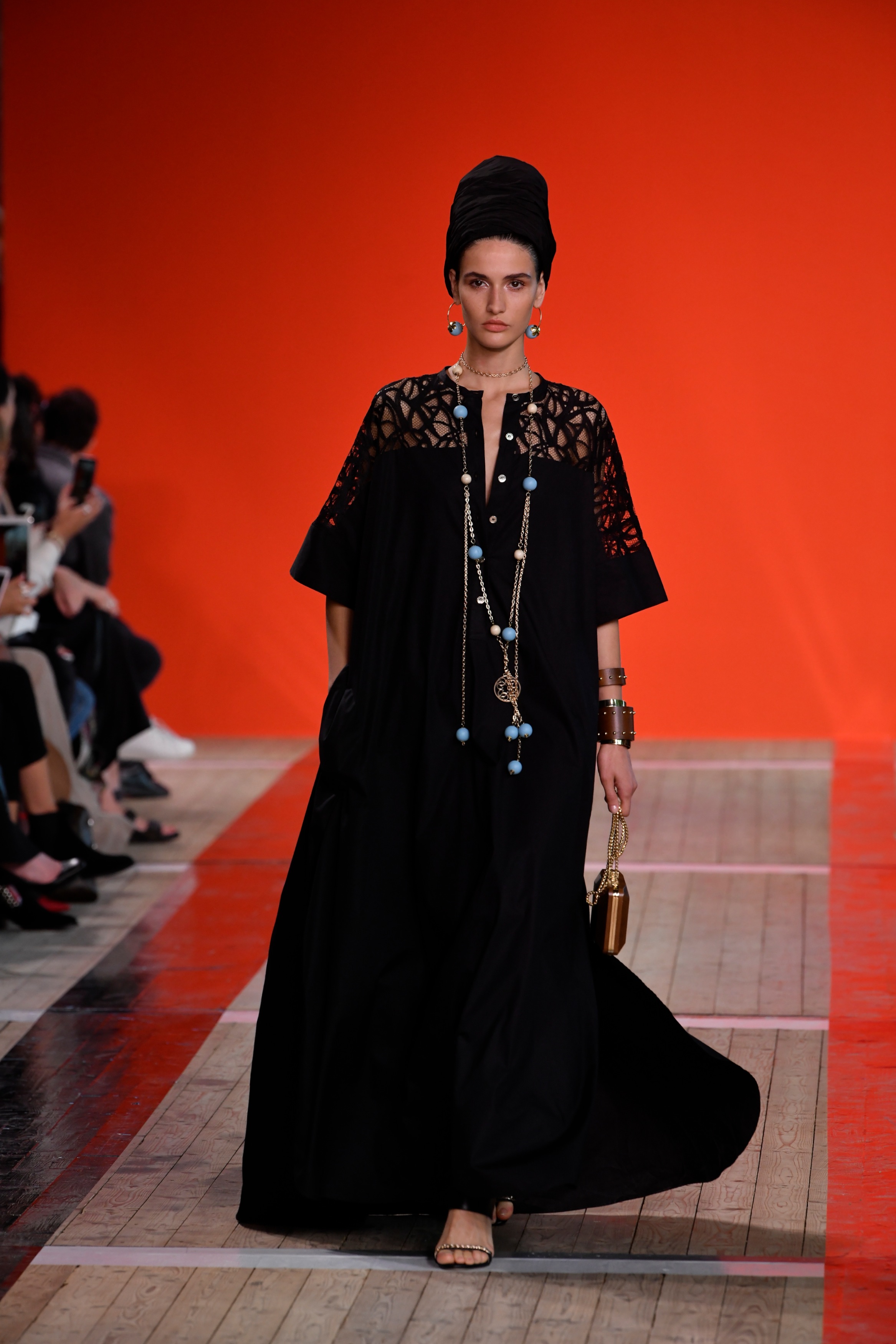 巴黎时装周:艾莉·萨博发布春夏新品成衣(3)