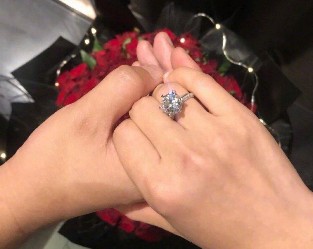 何雯娜被梁超求婚,11年前夺金11年后牵手,网友热评:最好的安排