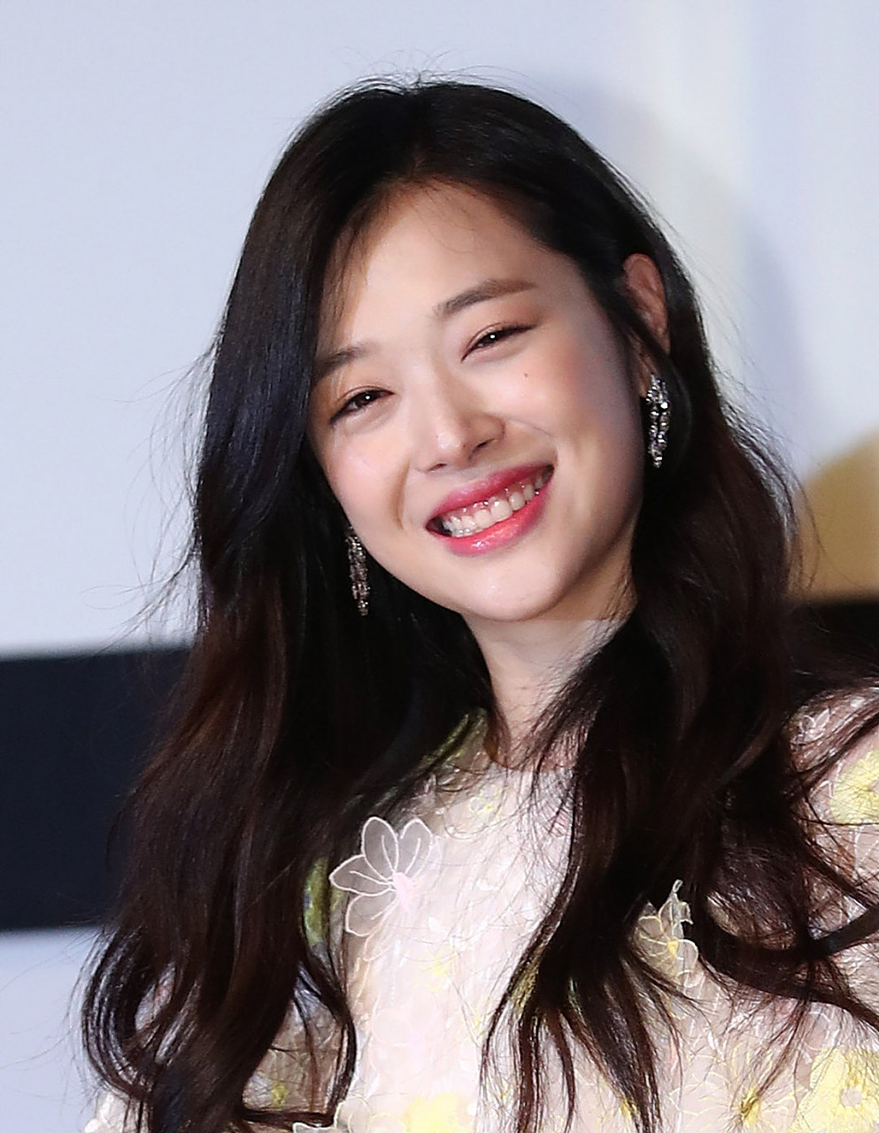 韩国女星崔雪莉自杀,她的一生备受折磨,想知道她经历了什么吗?