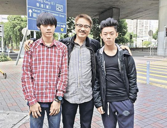 成龙对儿女不理不睬,吴孟达对待孩子无微不至!