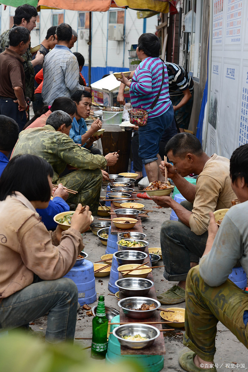 "禁止"工地摆摊,农民工吃饭成大问题,老百姓有苦难言