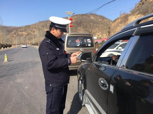 除夕这天,宜川交警有点忙!