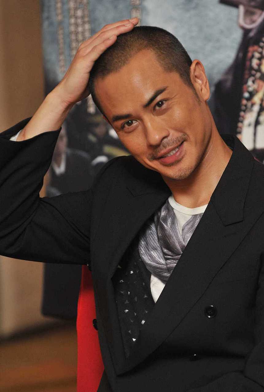 近日,"八阿哥"郑嘉颖在社交媒体上晒出一段视频,引起了网友们的热议.