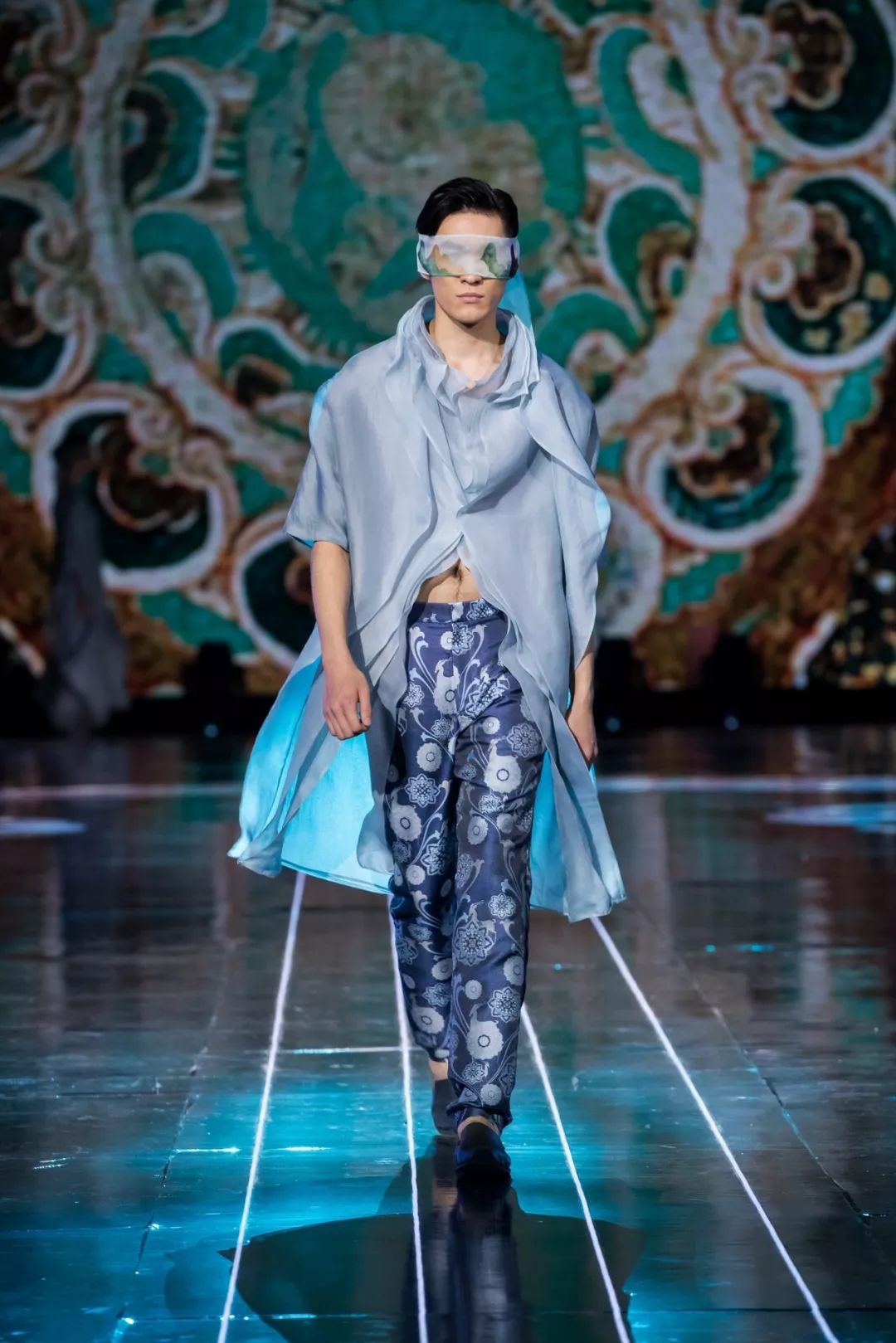 服装设计师说绝色敦煌之夜:从敦煌壁画中寻找中国传统色彩审美精神