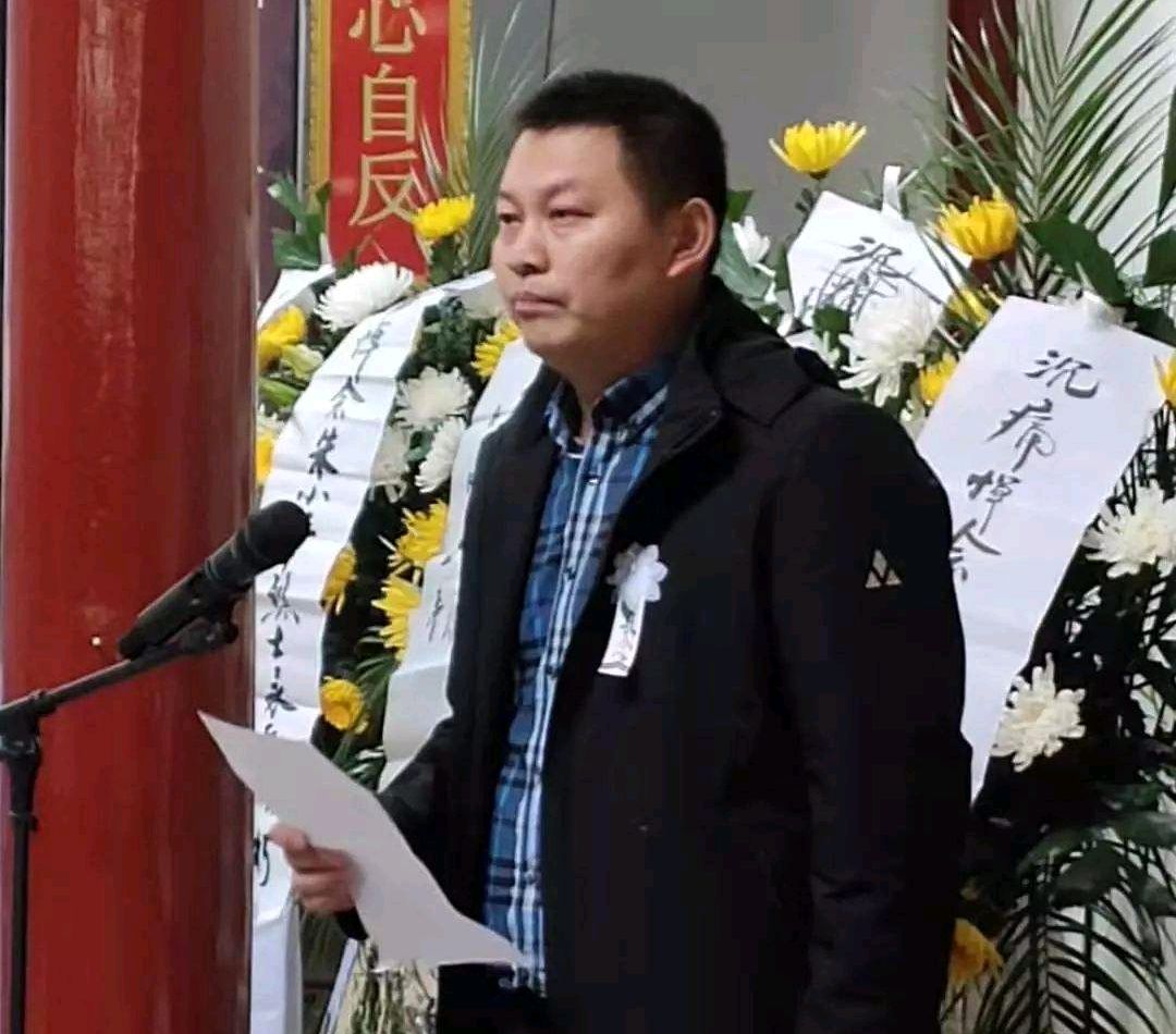 最美烈士朱小华:为救战友而牺牲,千人洒泪送英雄!