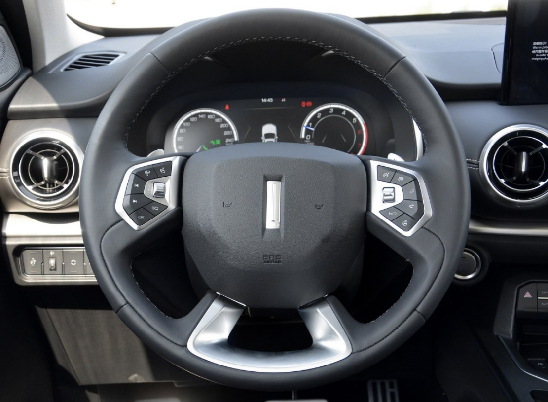 聊到做工和用料wey品牌绝对是强项了,vv6除了内饰有大面积的软性材质