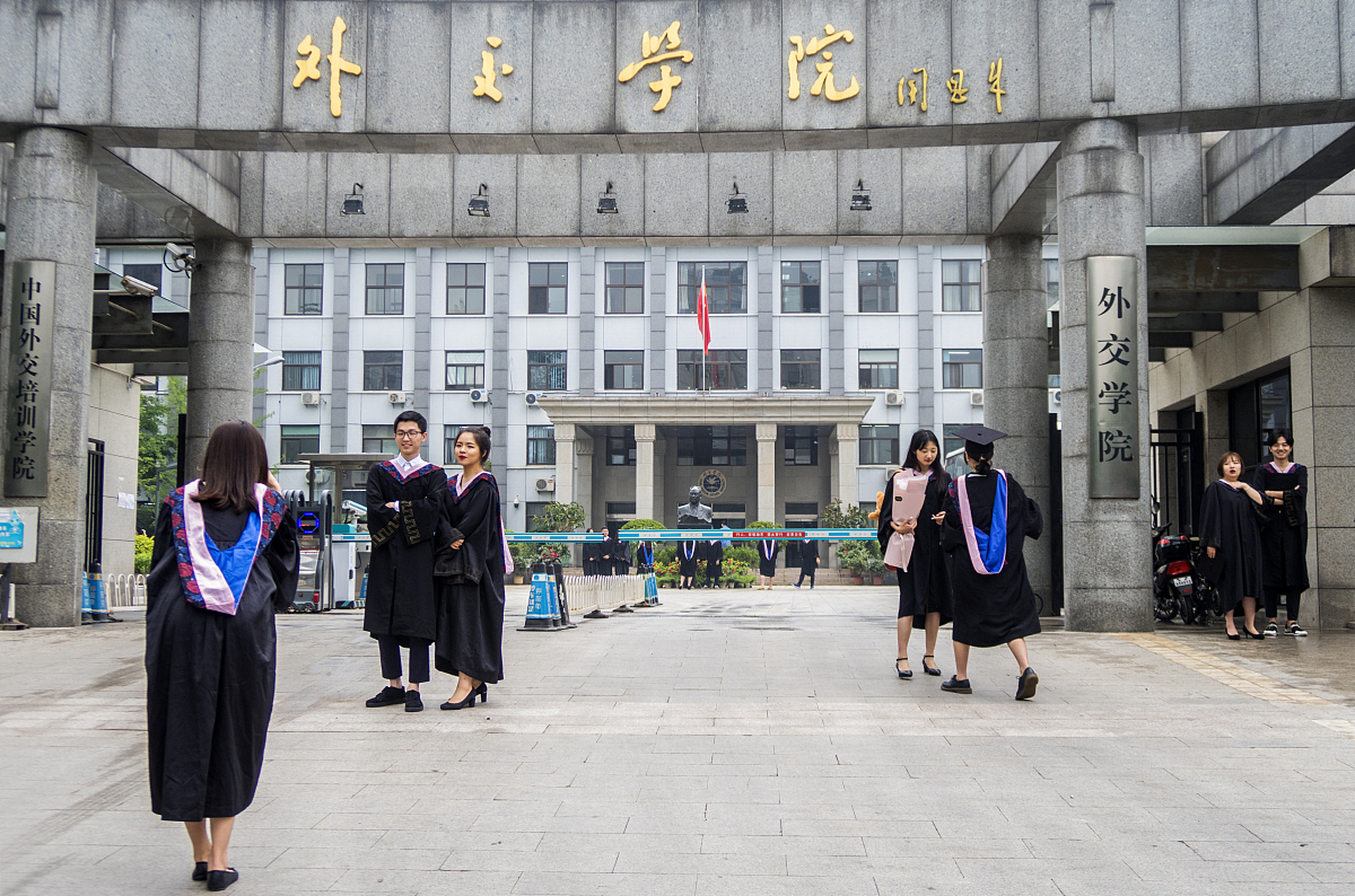 外交学院是外交部唯一直属高校,以服务中国外交事业为宗旨