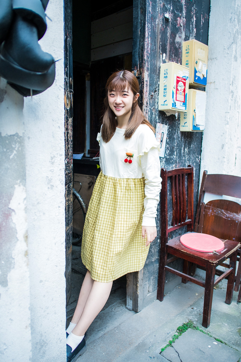人像摄影:老弄堂里的邻家女孩