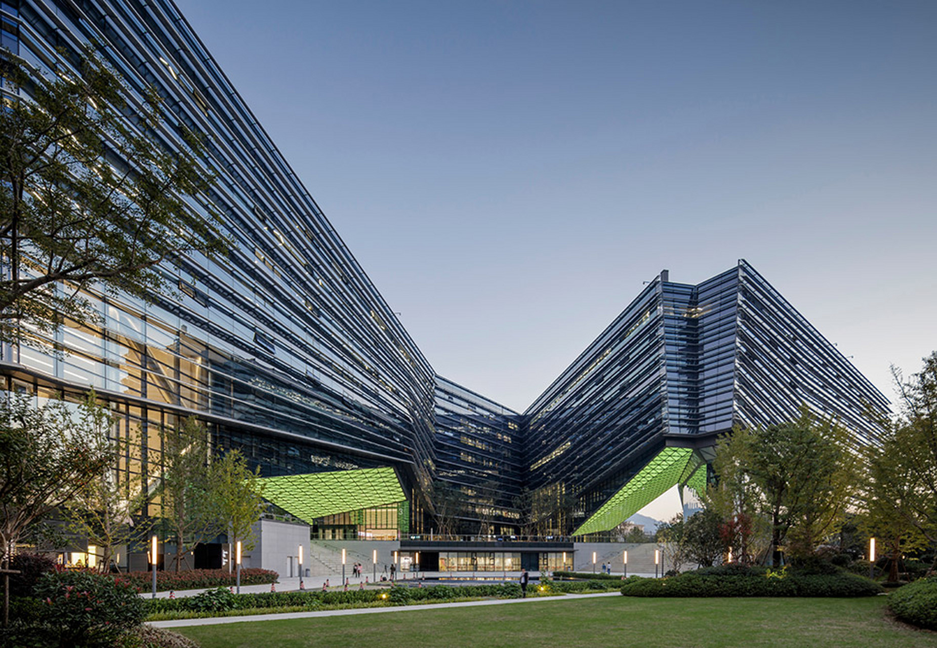 1,中国互联网公司的总部大多坐落于北京西二旗的后厂村,腾讯的北京