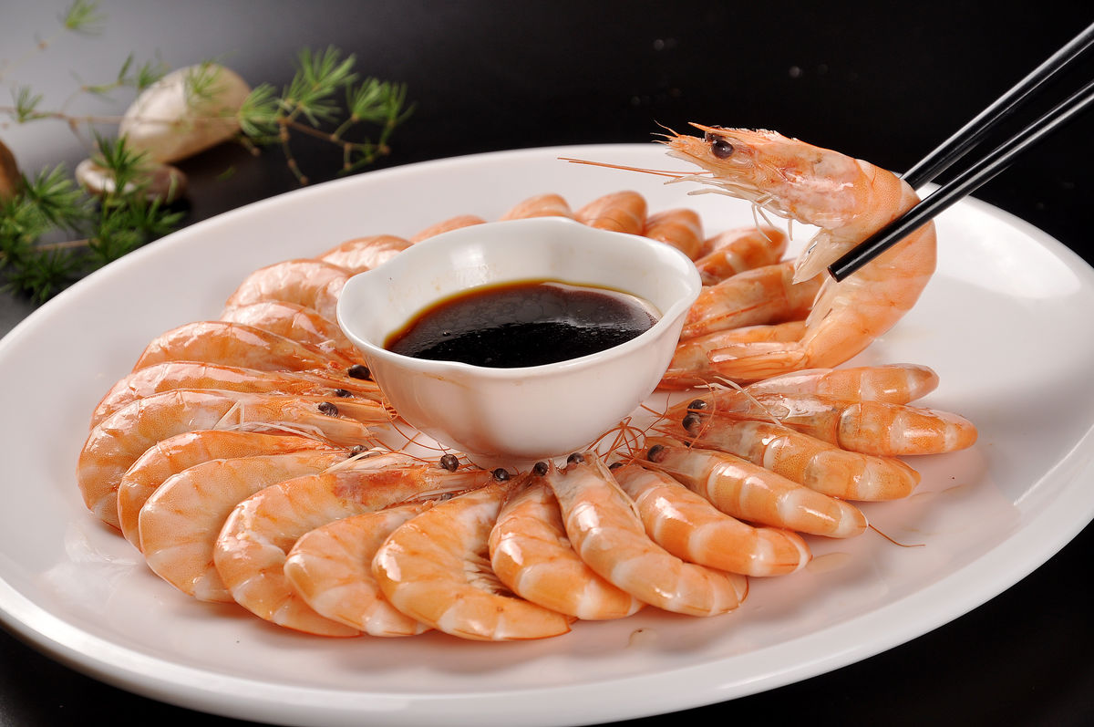 煮虾时,不要直接加水煮了,教你一招,虾肉鲜嫩,比酒店还好吃