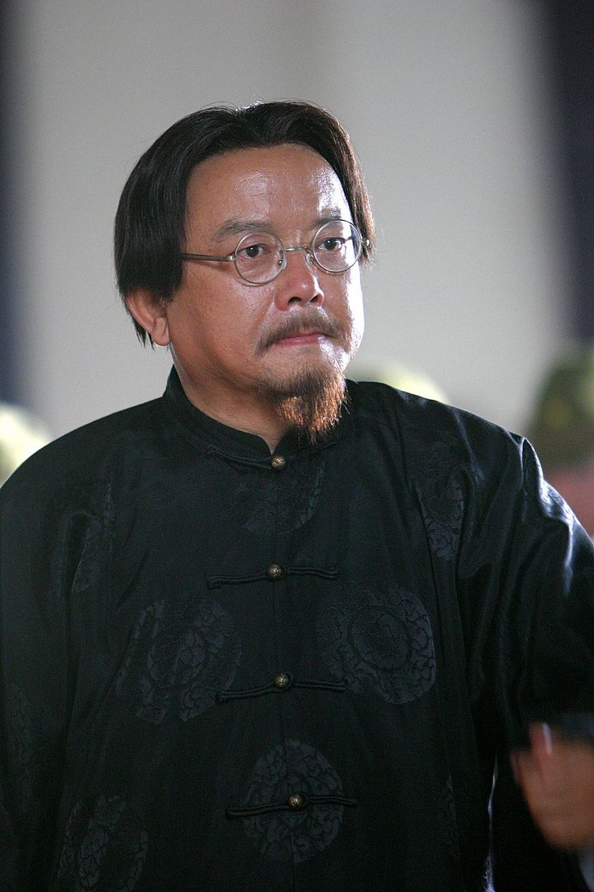 和珅扮演者王刚清空多平台账号# "和大人"是不是想退休了?