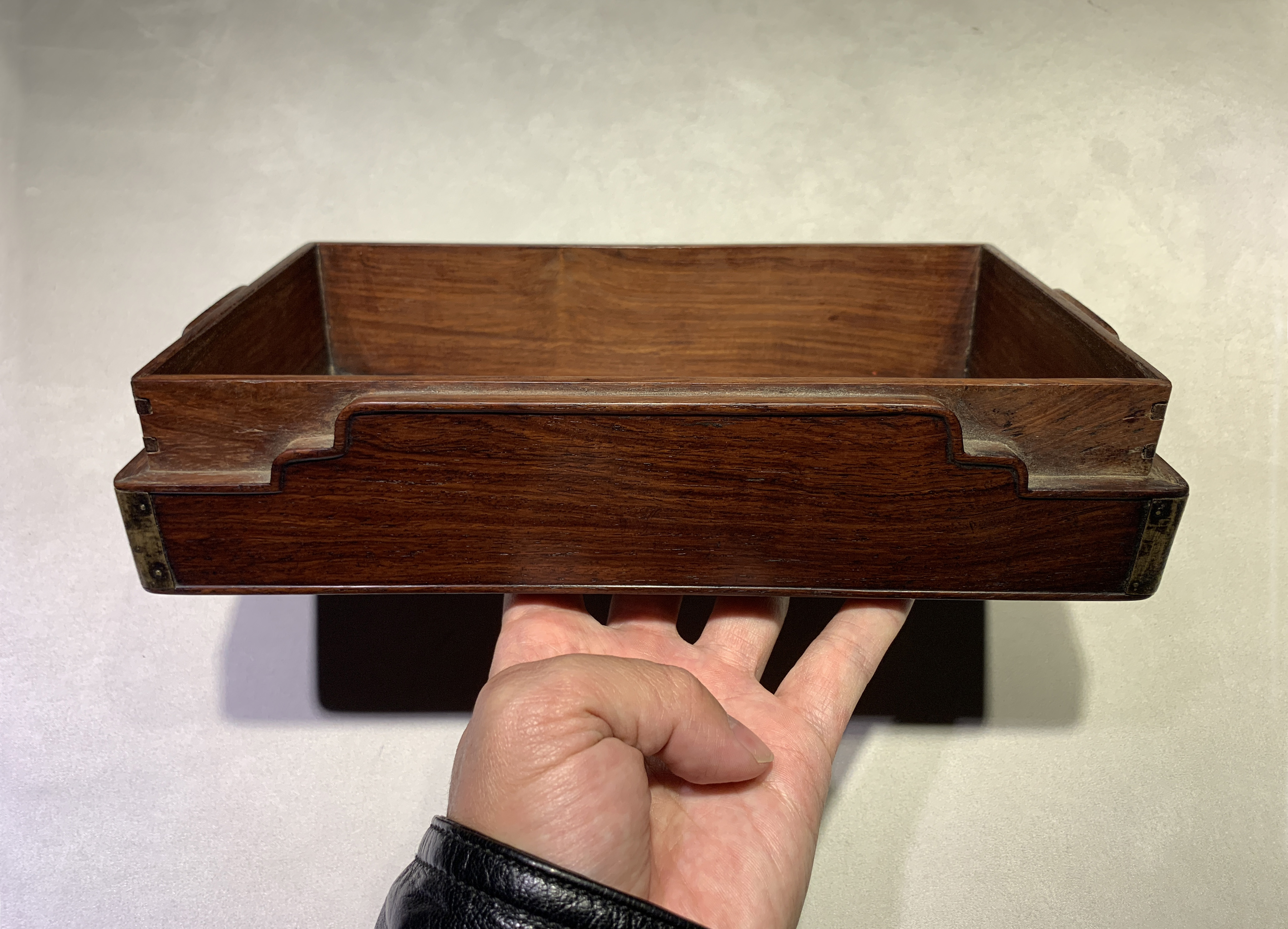 实际上,真正的木器精品里都藏着类似的巧妙,"讲究"就是这样炼成的.