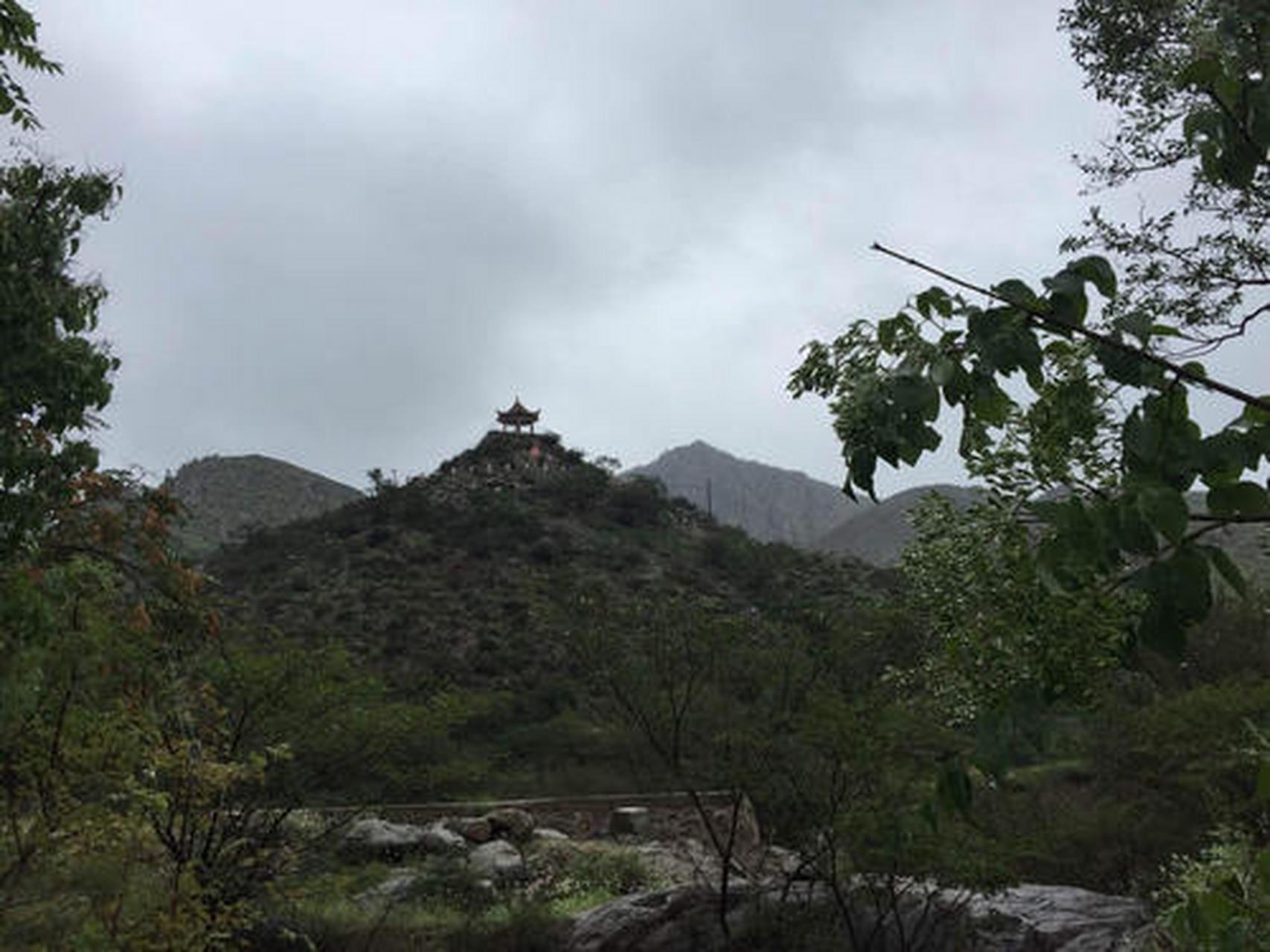 滚钟口俗称"小口子",在银川市西北35公里处的贺兰山东麓,古为贺兰山