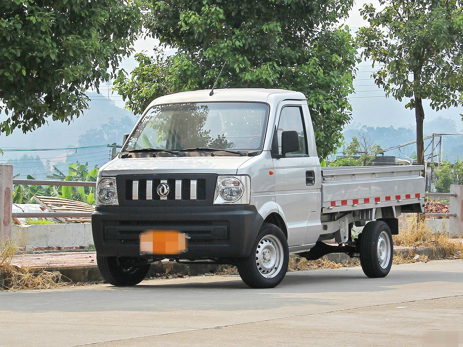 领你欣赏东风小康v21的霸气外观