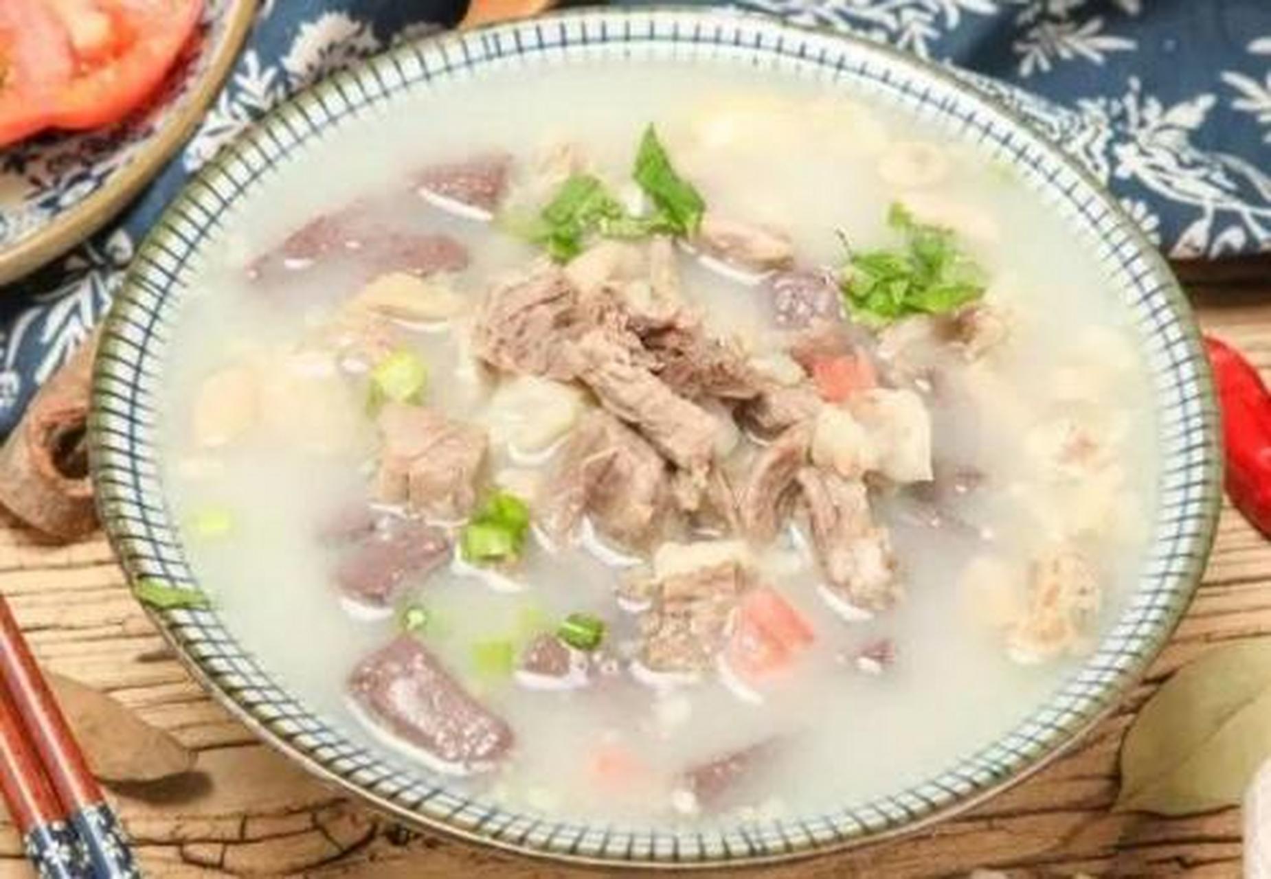 立冬创意美食#本溪小市镇羊汤驰名东北.