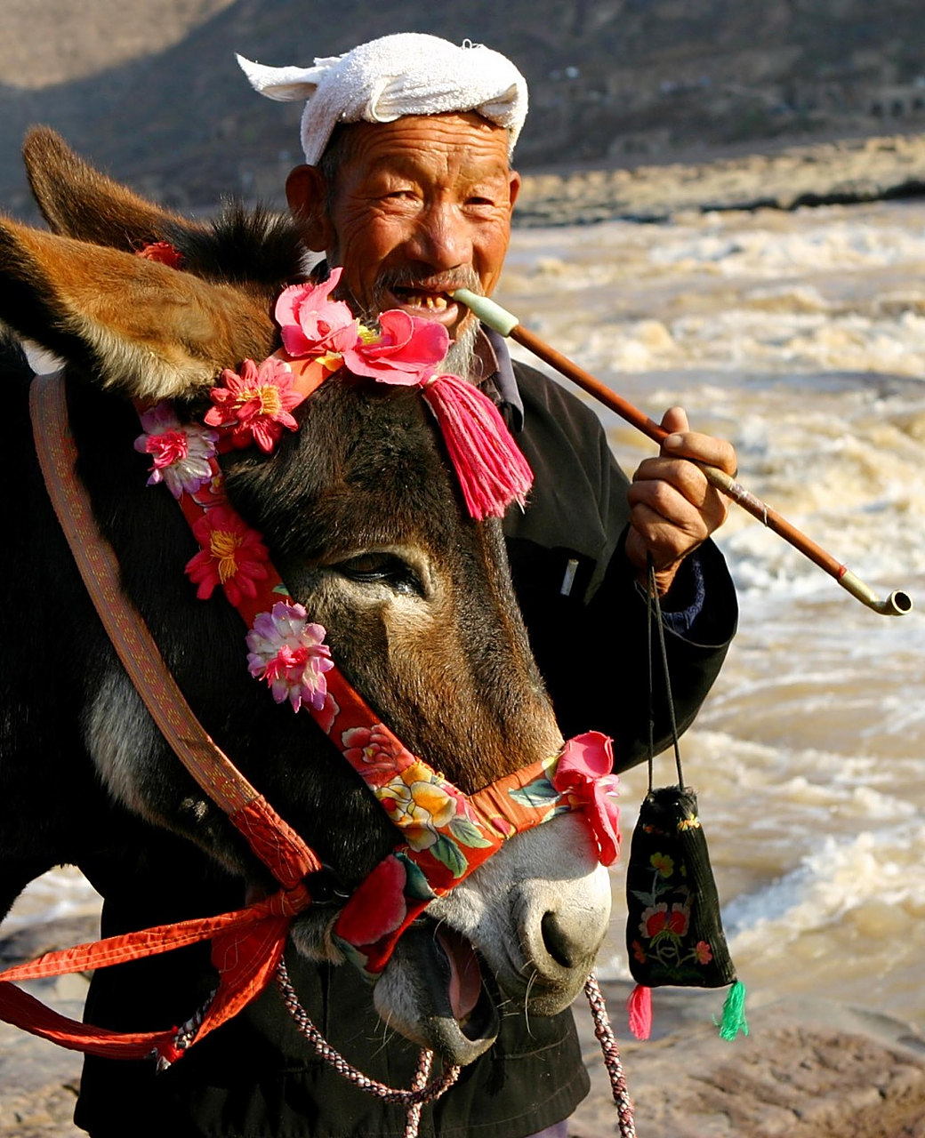 "陕西地处黄土高原,当地人习惯戴头巾,这是为什么呢?