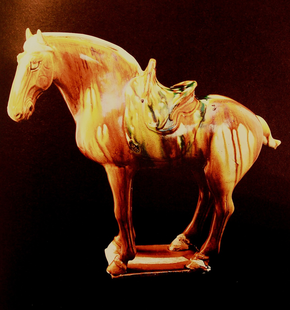 为什么说"唐三彩"是中国工艺美术品中的一颗明珠?