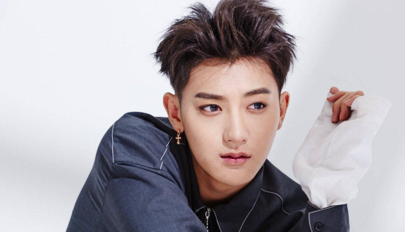 其实,黄子韬长相还是很帅气的,坏坏的感觉,是很多女生喜欢的类型呢.