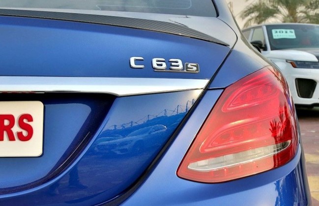 新奔馳c63s amg sedan,網友:什麼都改就內飾不改!