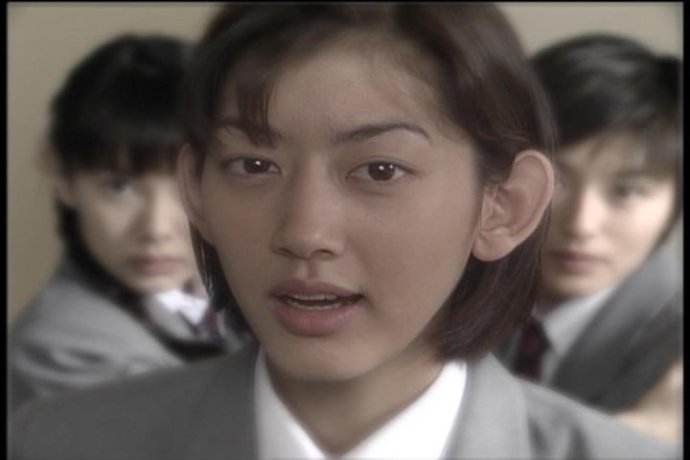 佐藤蓝子获得过1992年日本的国民美少女的荣誉称号(她1996年才高中