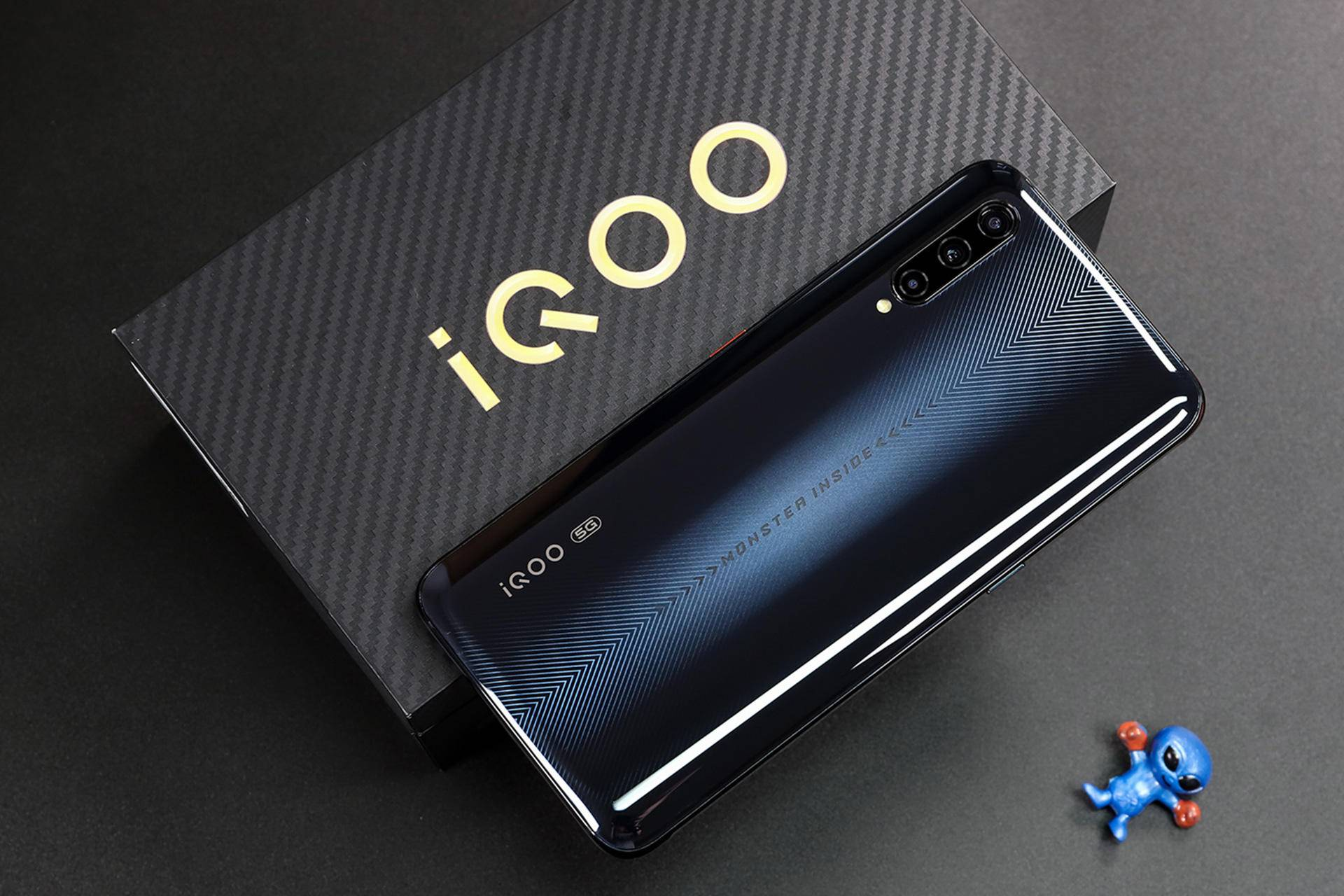 捷报!iqoo pro 5g版:我是第一,快夸我