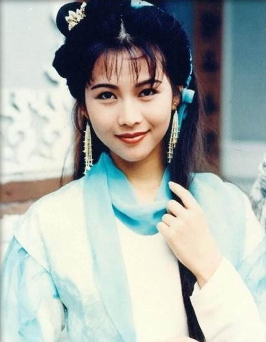 蔡少芬在甄嬛传中的演出令许多人印象深刻,但是,她在年轻时候的容颜更