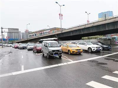 "小手术"缓解石家街盘道拥堵问题 出行更通畅!