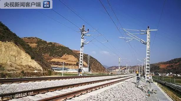 今天广大铁路全线铺通,楚雄动车开通进入倒计时!