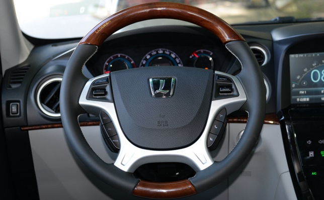 纳智捷大7 suv操控方便,方向指向明确,路感反馈不错,方向盘随速助力很