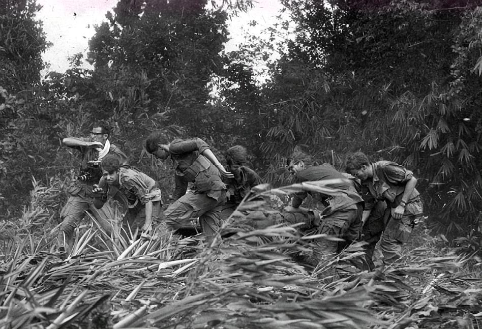穿梭在越南丛林里的美军.