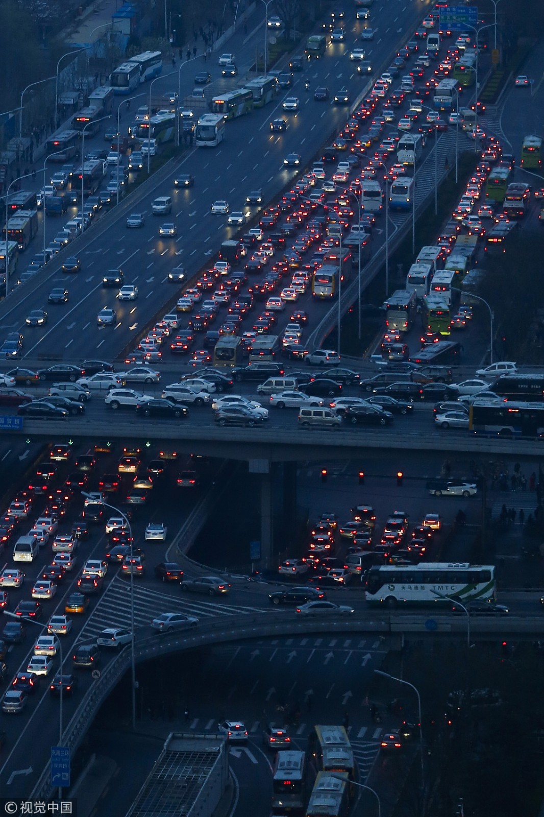 假期后首个工作日,北京的晚高峰