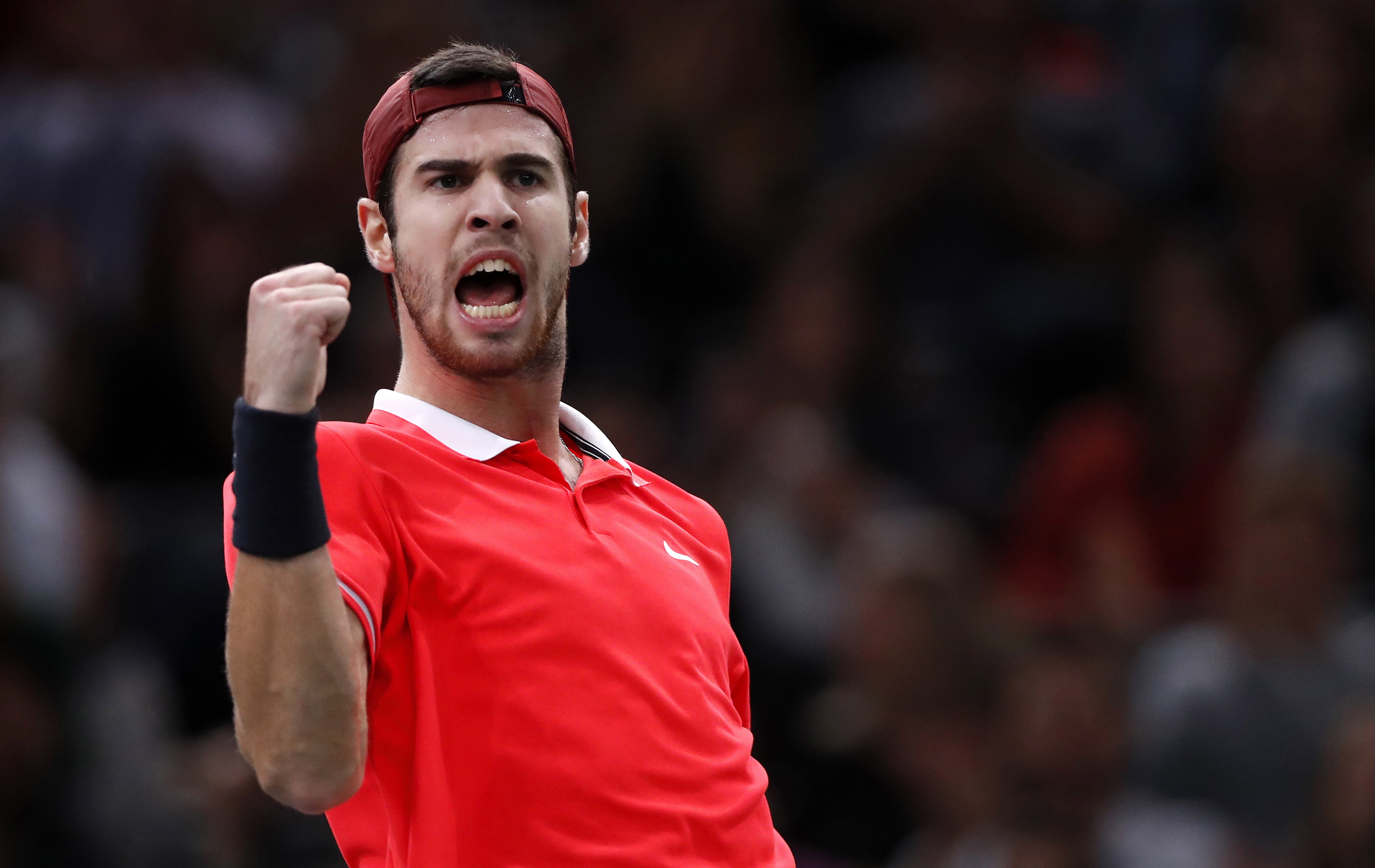 当日,在巴黎网球大师赛男单决赛中,俄罗斯选手卡恰诺夫以2比