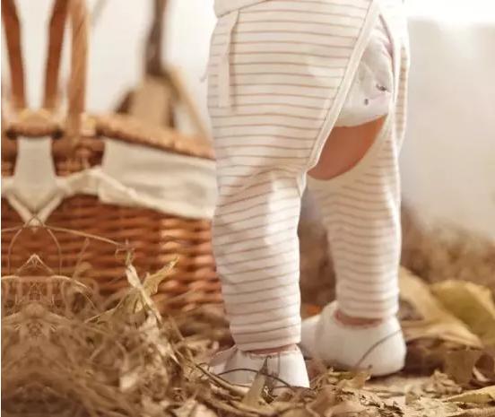 老人家:小孩屁股三把火,冬天穿开裆裤,宝宝真的不觉得冷?